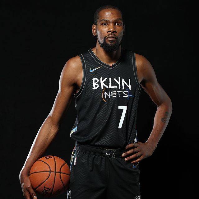 主场龙硬撼银河战舰！毕尔巴鄂死磕皇马，欧冠资格战意对决（圣马梅斯主场硬刚银河战舰！毕尔巴鄂鏖战皇马，欧冠席位生死对决）