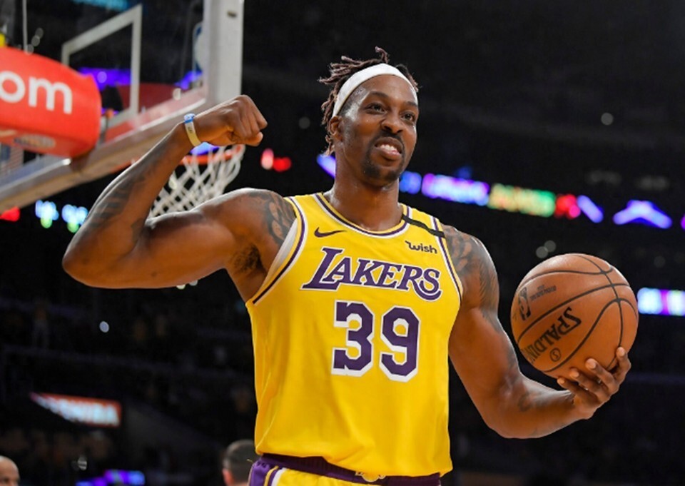 斯图加特3-2逆转奥格斯堡，昂达夫双响，米特尔施泰特点射（昂达夫梅开二度，米特尔施泰特点球建功，斯图加特3-2翻盘奥格斯堡）