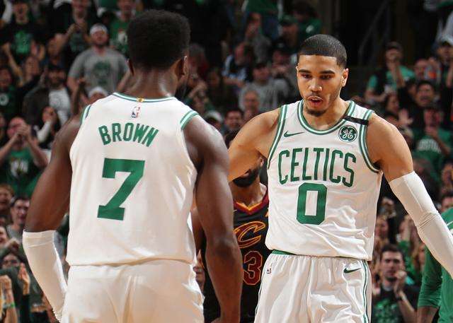 迪亚斯：裁判无视多纳鲁马被侵犯，我们需要统一的判罚标准（迪亚斯：多纳鲁马遭侵犯被裁判忽略，判罚标准亟待统一）