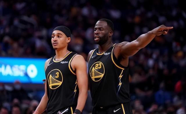 传记作者：亚马尔早期对莱万很不满，后来明白对方是想帮自己（传记作者：亚马尔起初不满莱万，后来才明白对方是在帮自己）