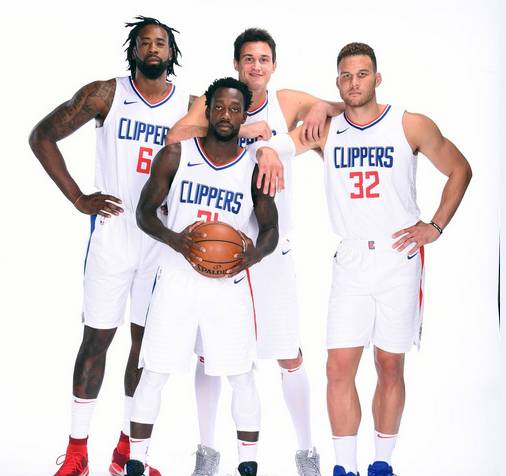 足球报：深圳新鹏城将在离队3名外援的相同位置进行补强（足球报：深圳新鹏城将对位引援，补强三名离队外援位置）