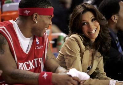 阿根廷队训练吸引20085名球迷观看，梅西获赠埃尔切10号球衣（阿根廷队训练课吸引20085名球迷到场，梅西获赠埃尔切10号战袍）