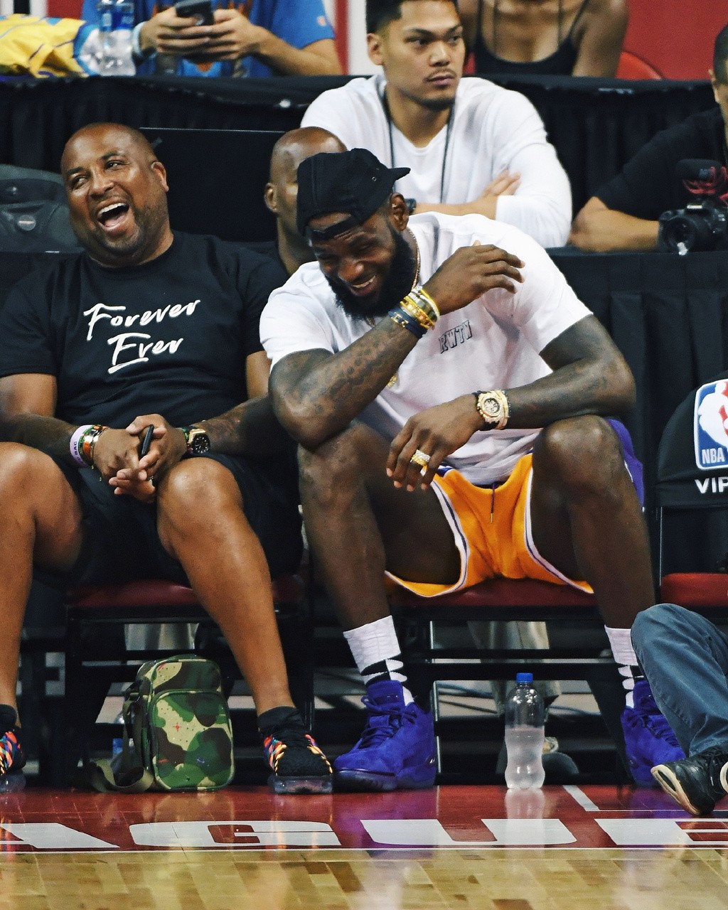 汉堡vs云达不莱梅：法比奥-维埃拉、洛孔加首发，菅原由势、施密德出战（汉堡对阵云达不莱梅：法比奥-维埃拉、洛孔加先发，菅原由势、施密德亮相）