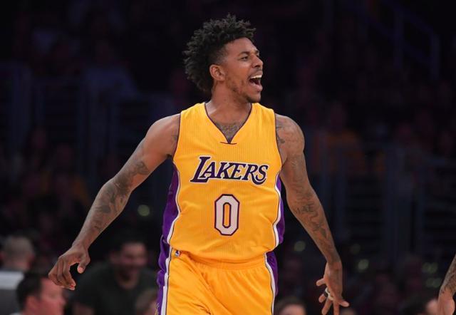 孔萨：凯恩给球队设立标准，那自然而然会激励我们（孔萨：凯恩树立球队标杆，激励着我们）